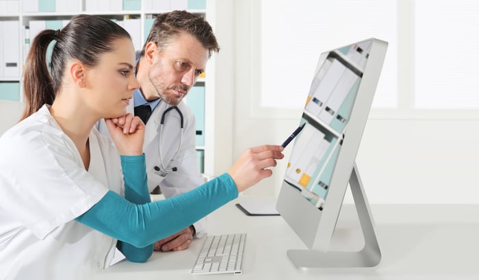 Doctors-use-the-computer,-concept-of-medical-consulting-804420186_6402x3744